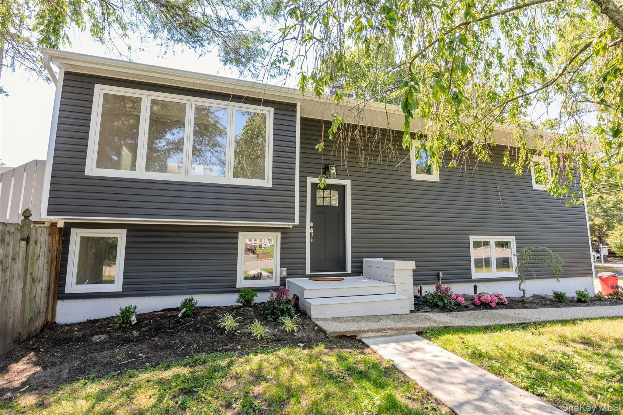 34 John Street N – For Sale photo 2