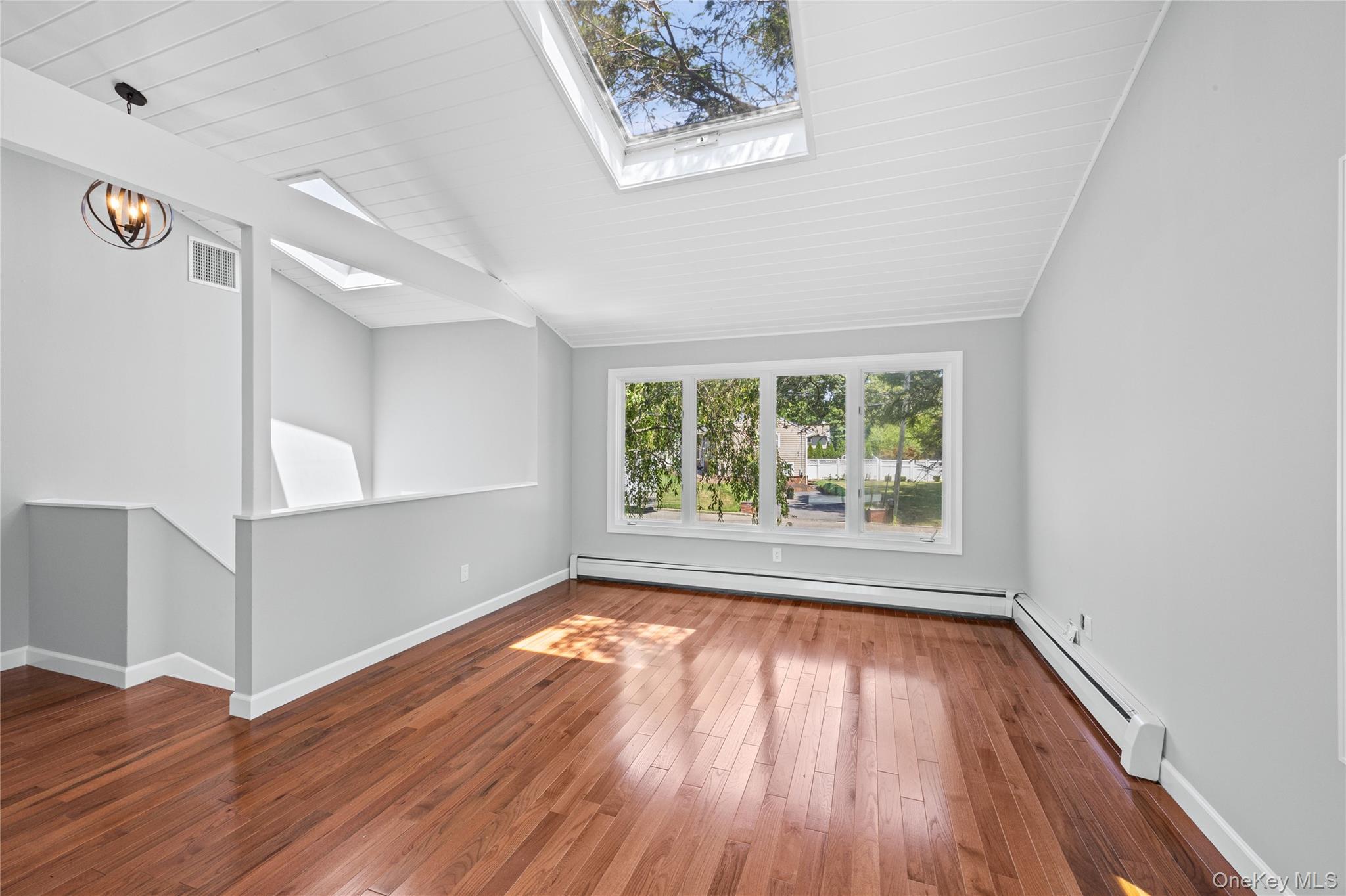 34 John Street N – For Sale photo 11