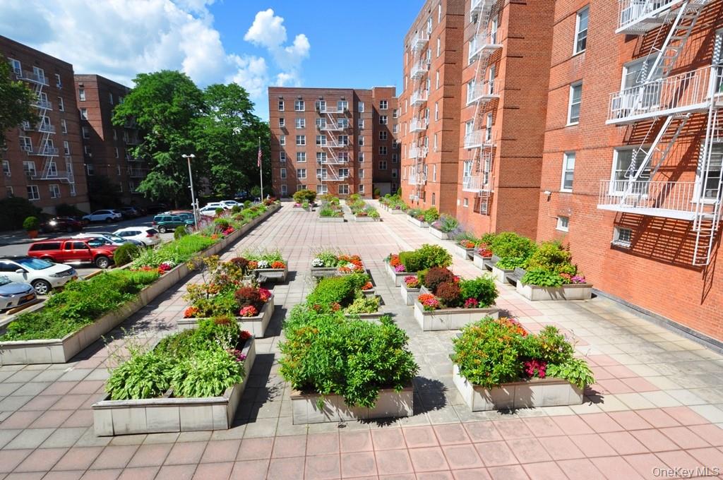 491 Riverdale Avenue, Unit 6D photo 2