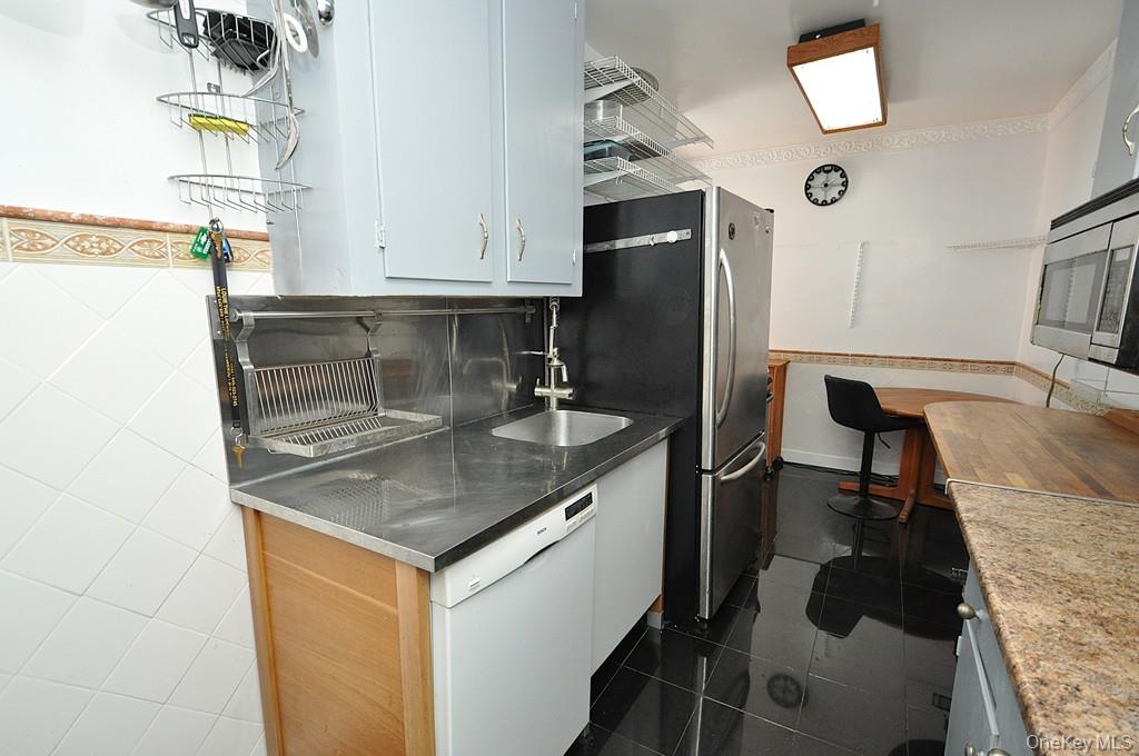 491 Riverdale Avenue, Unit 6D photo 11