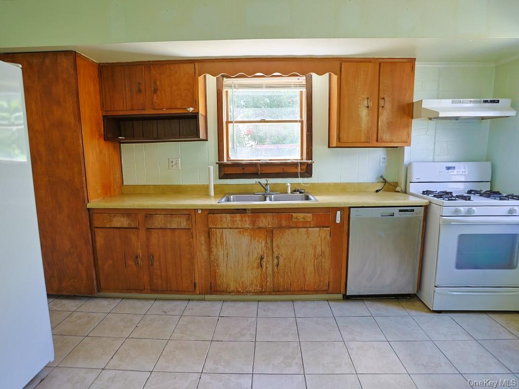 4 Lincoln Street – For Sale photo 2