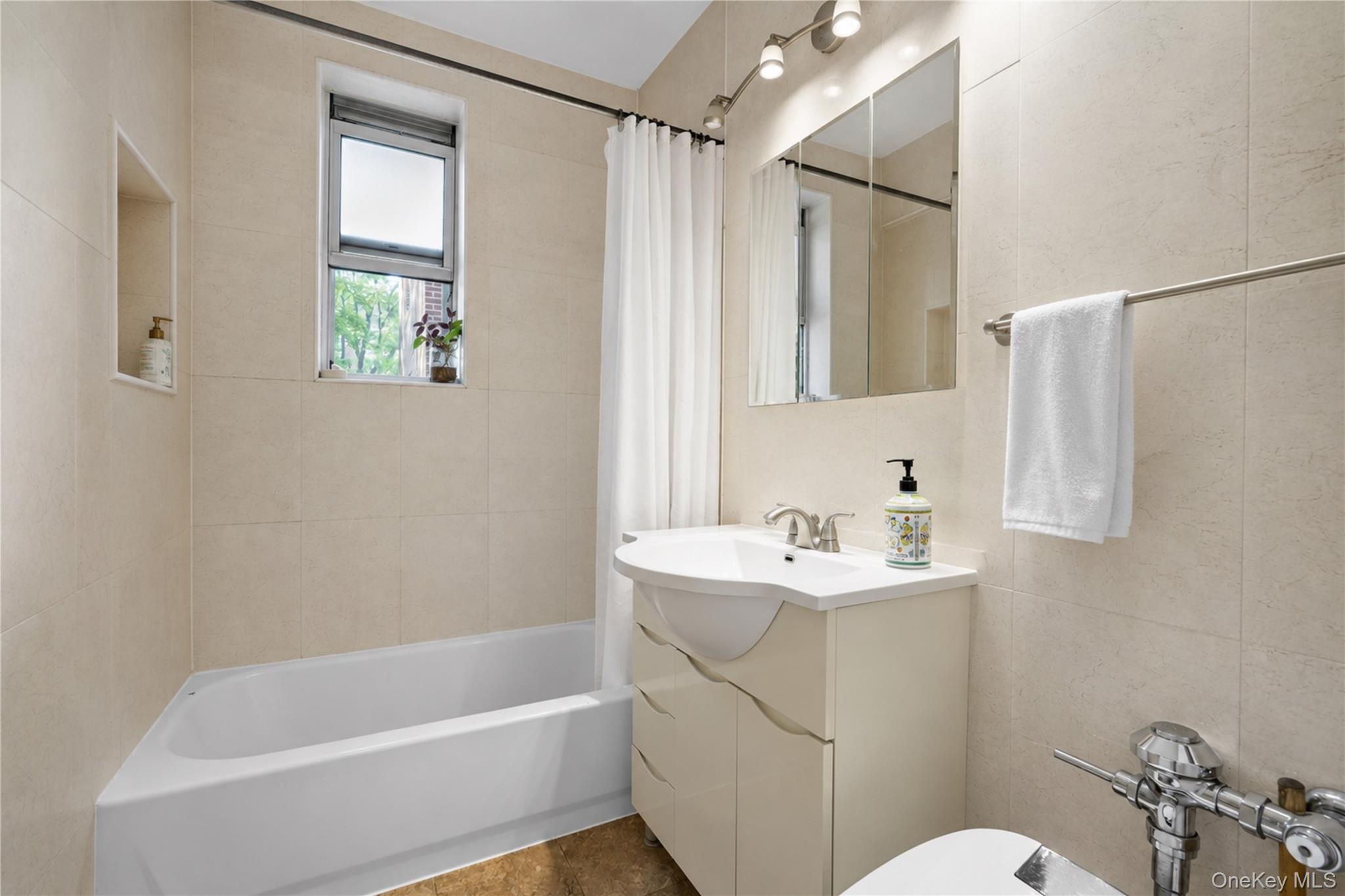 27-10 Parsons Boulevard, Unit 4B photo 11