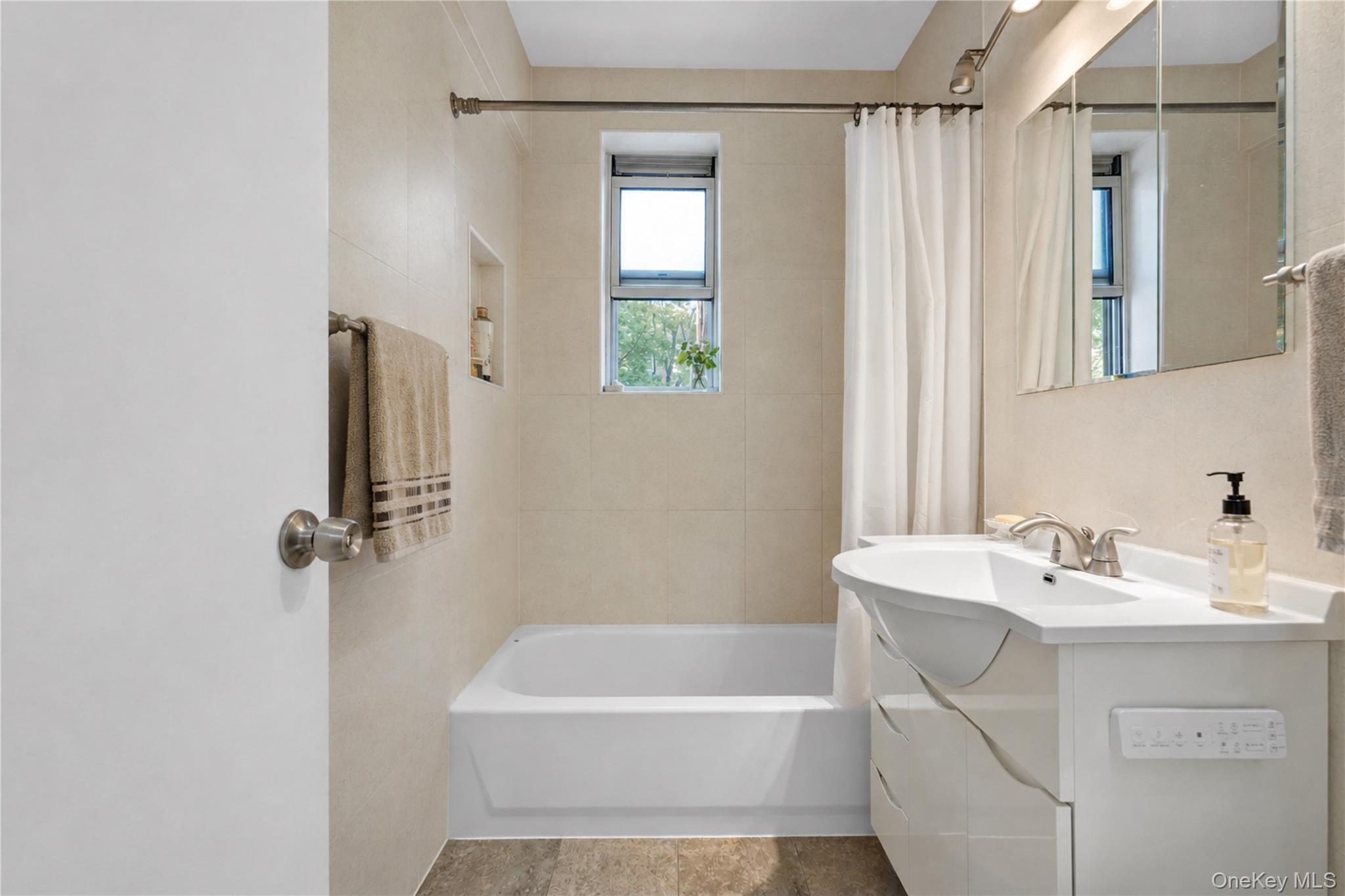 27-10 Parsons Boulevard, Unit 4B photo 12