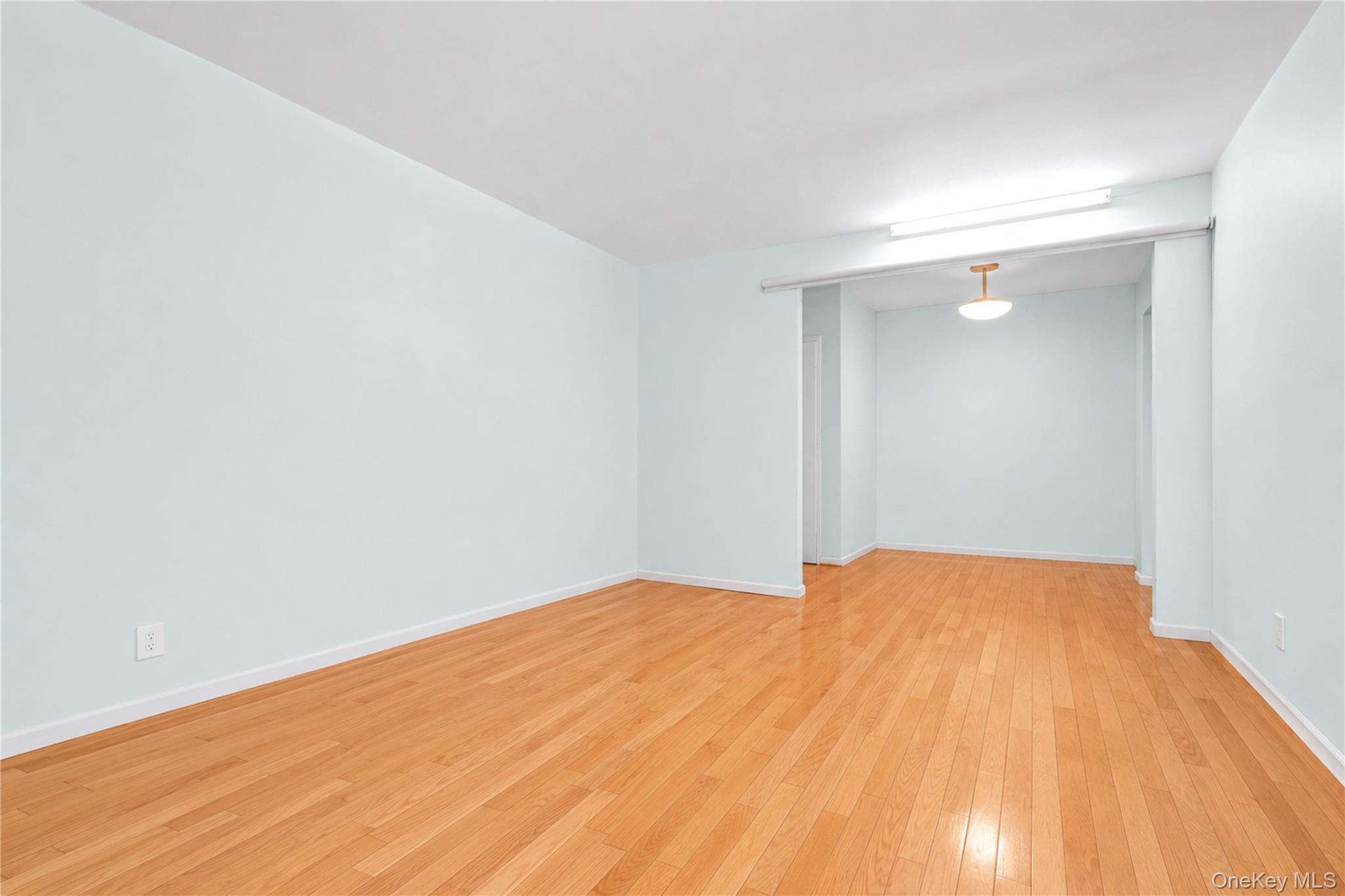 27-10 Parsons Boulevard, Unit 4B photo 2