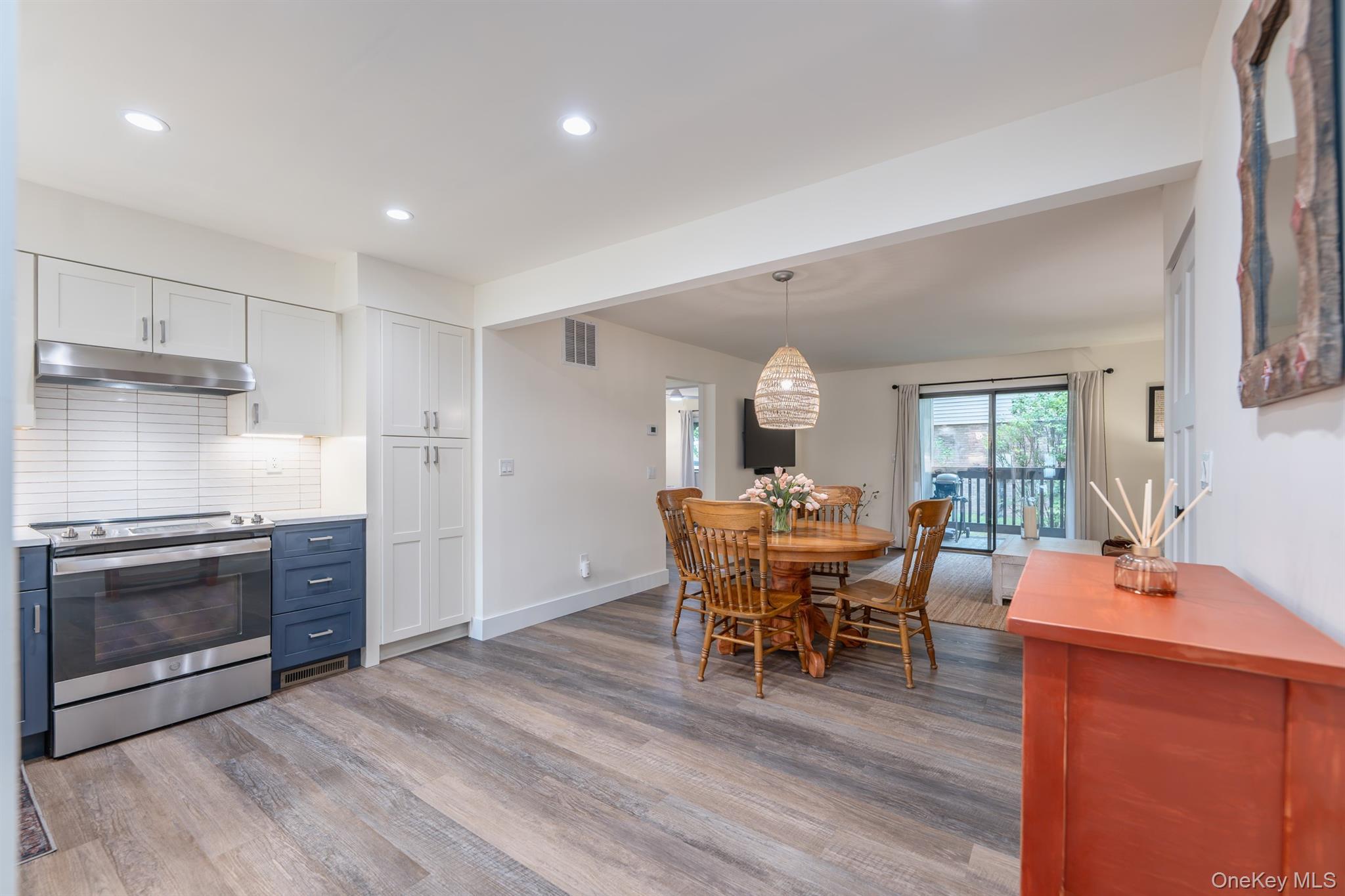 303 Village Court – For Sale photo 2