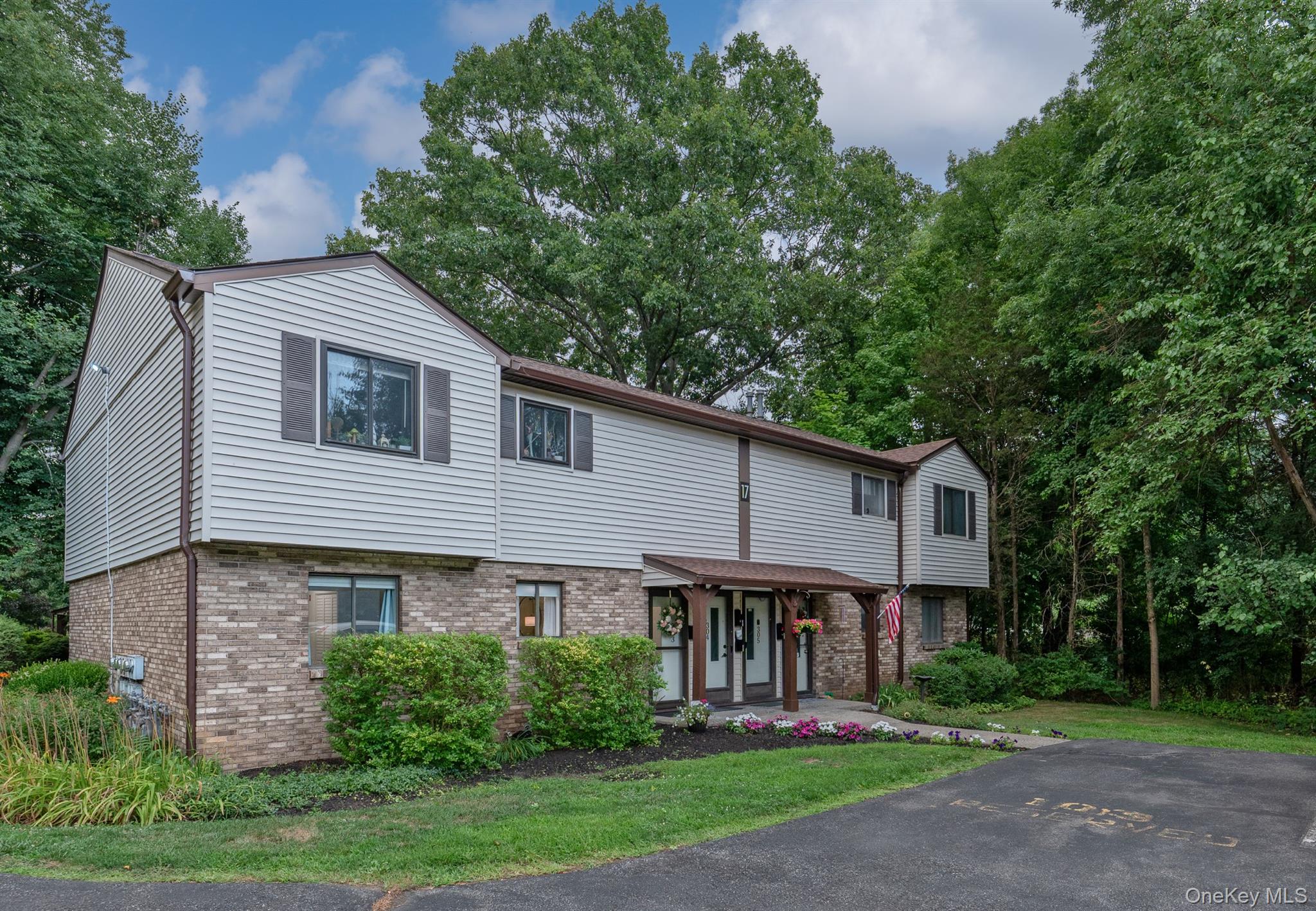 303 Village Court – For Sale photo 22