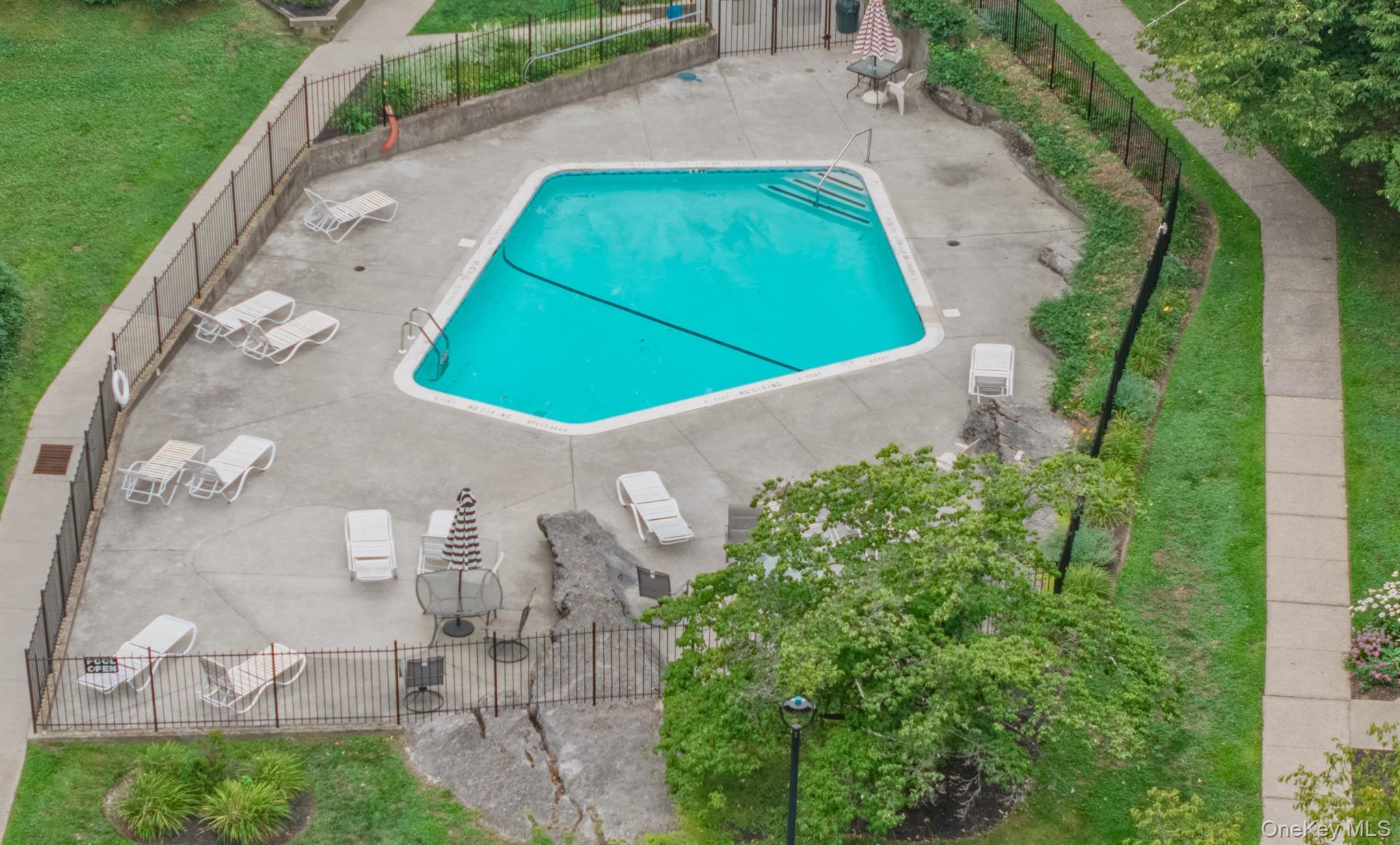 303 Village Court – For Sale photo 23