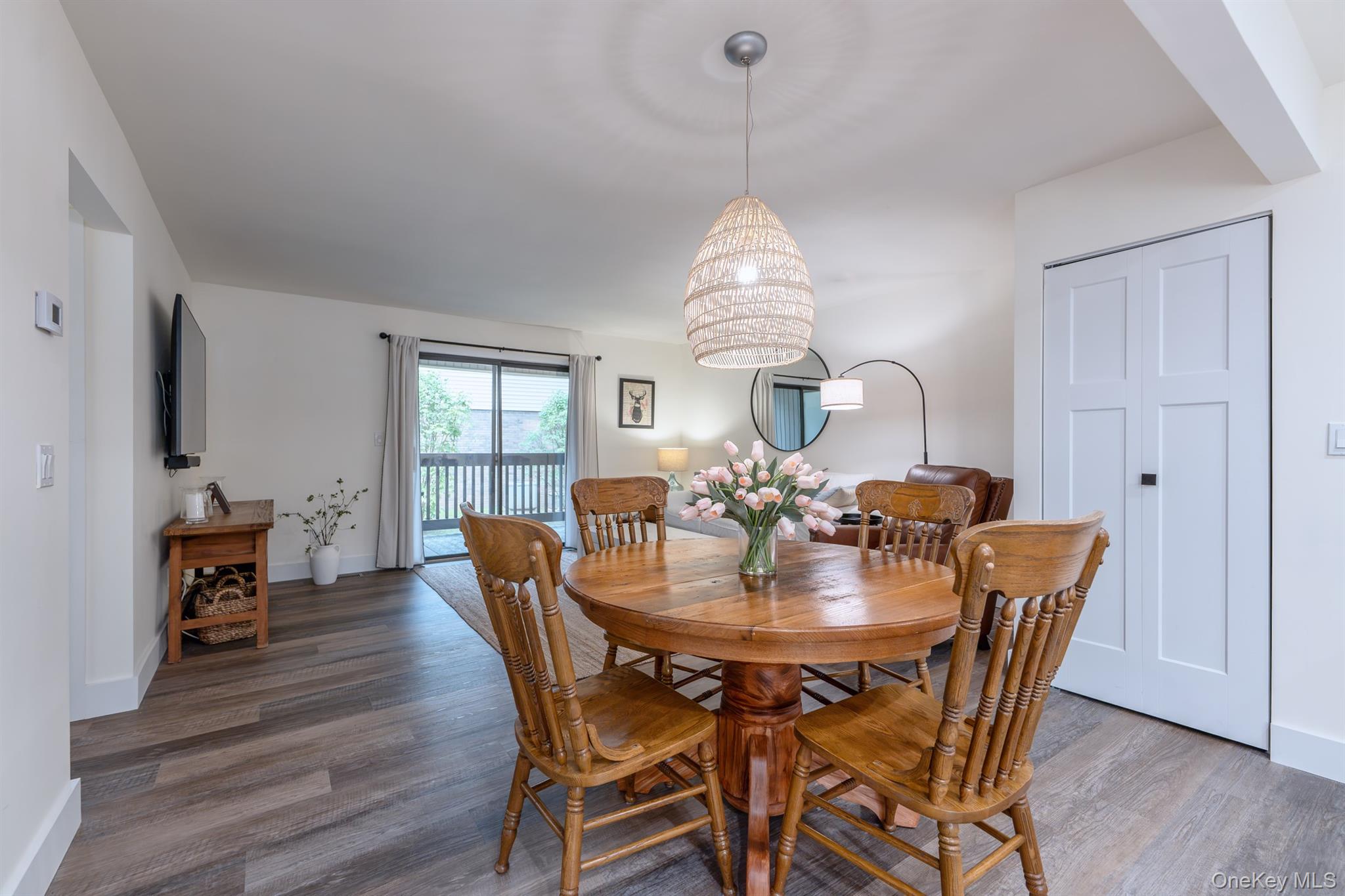 303 Village Court – For Sale photo 7