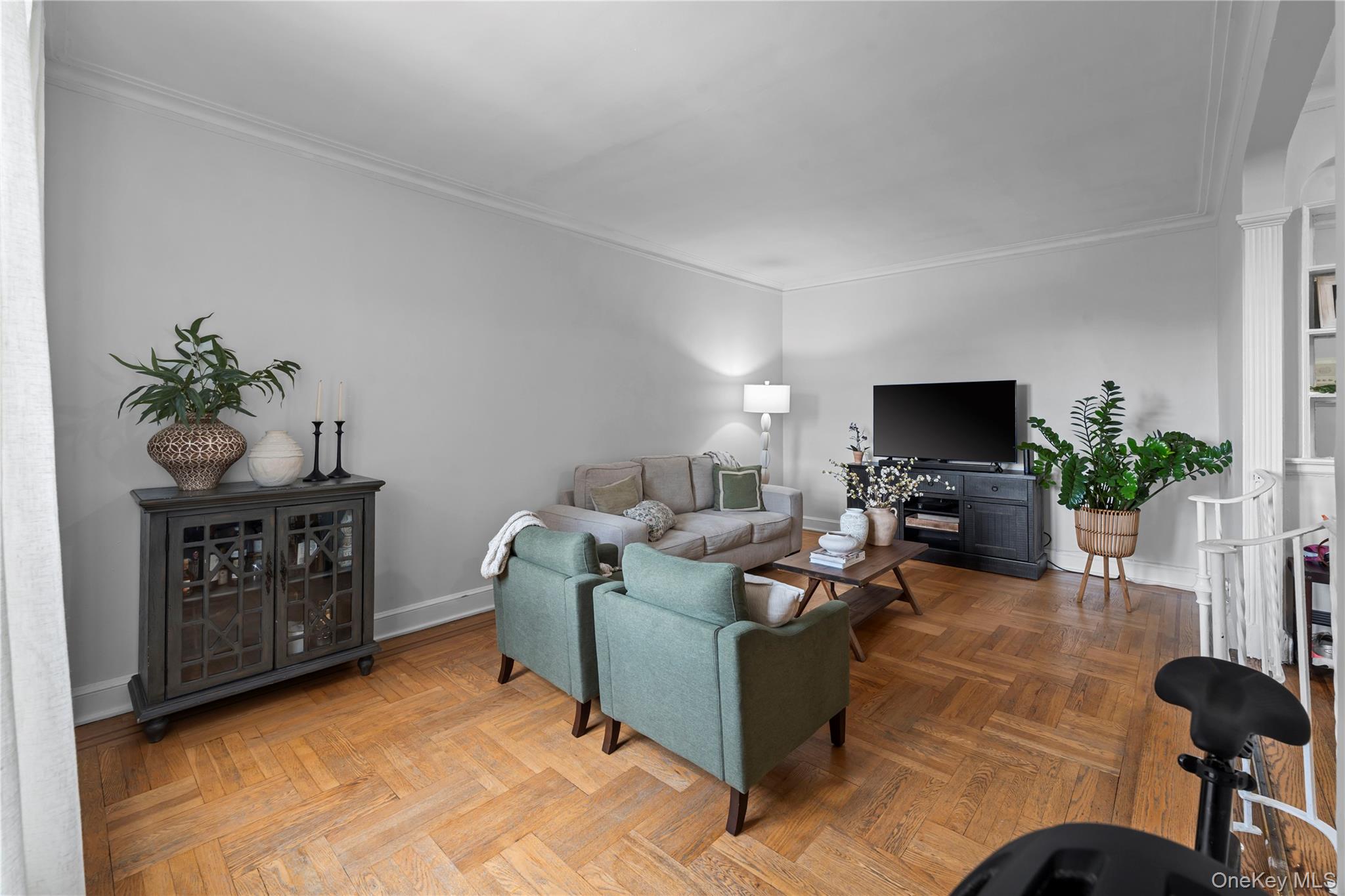3245 Perry Avenue, Unit 6F photo 4