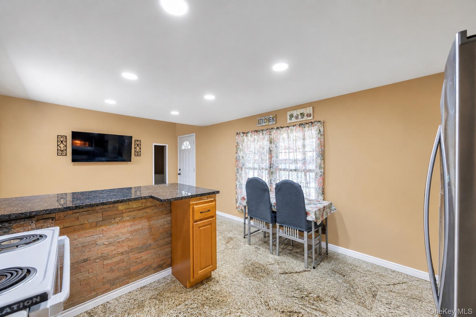 600 Broadway, Unit D14 photo 13