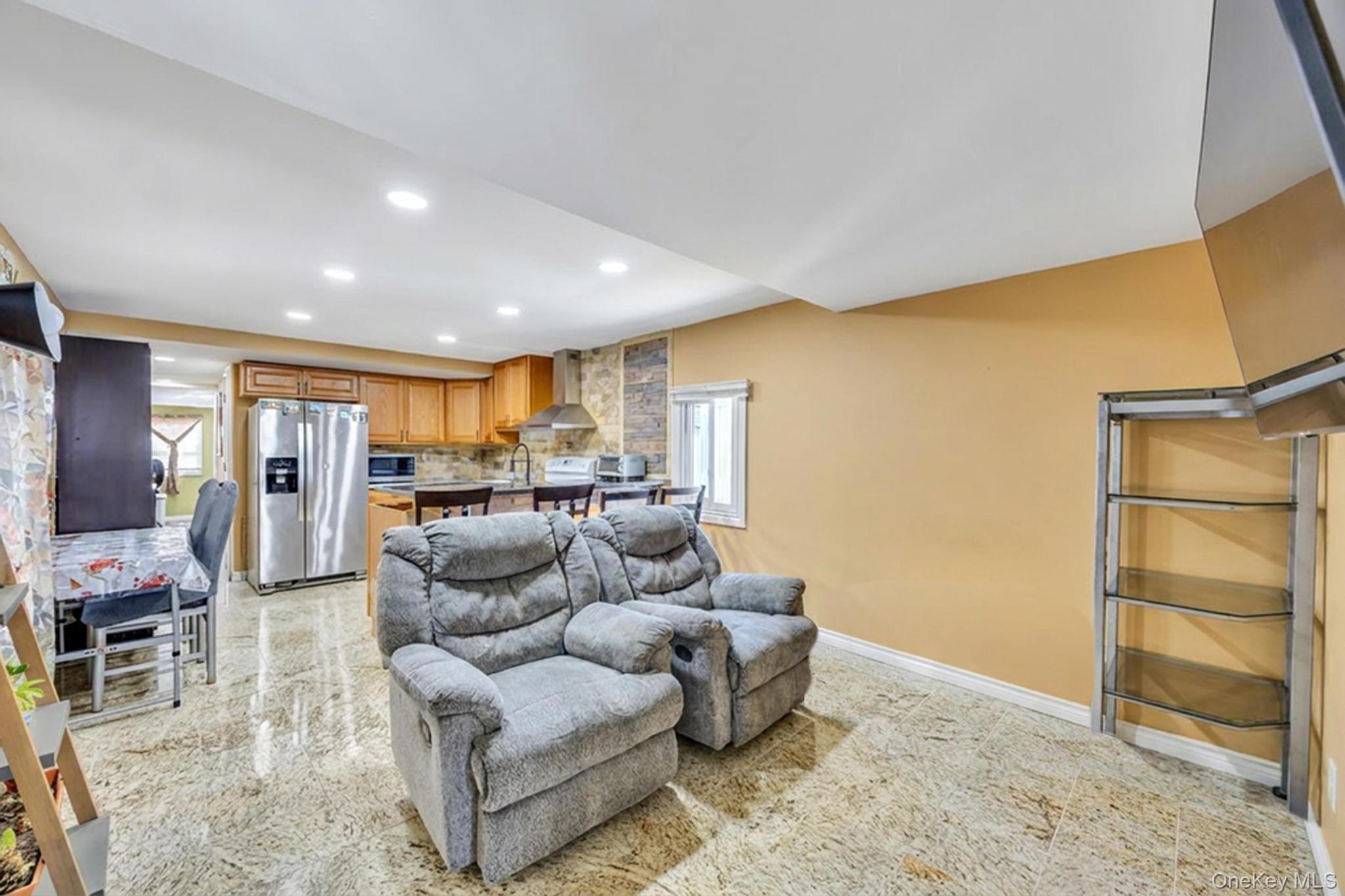 600 Broadway, Unit D14 photo 15