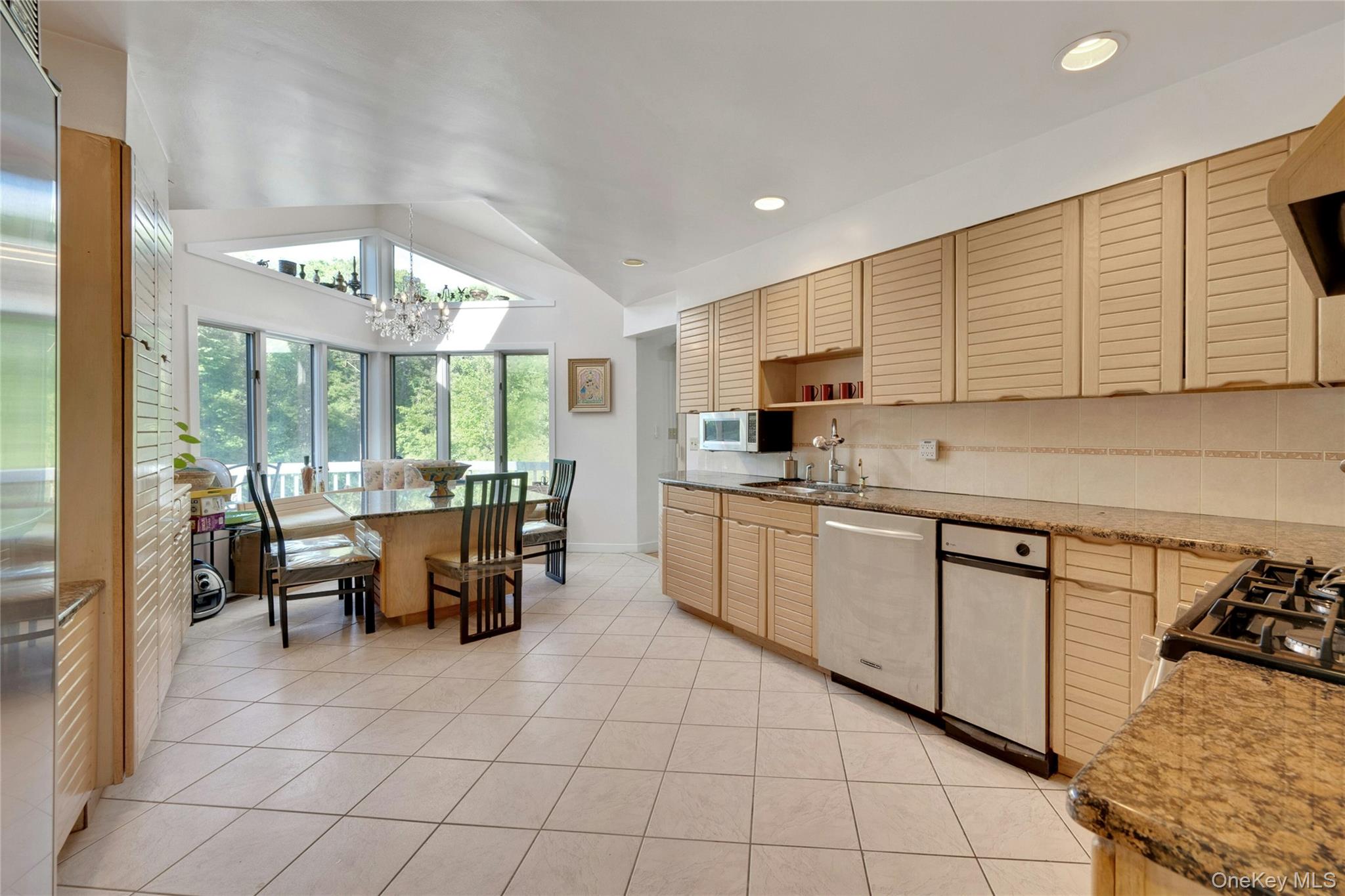 2 Meadowwood Lane – For Rent photo 10