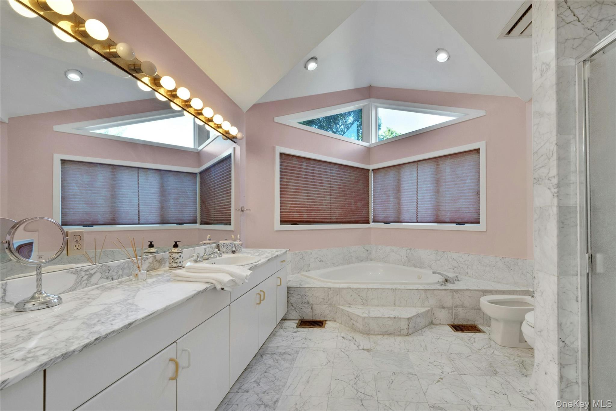 2 Meadowwood Lane – For Rent photo 14