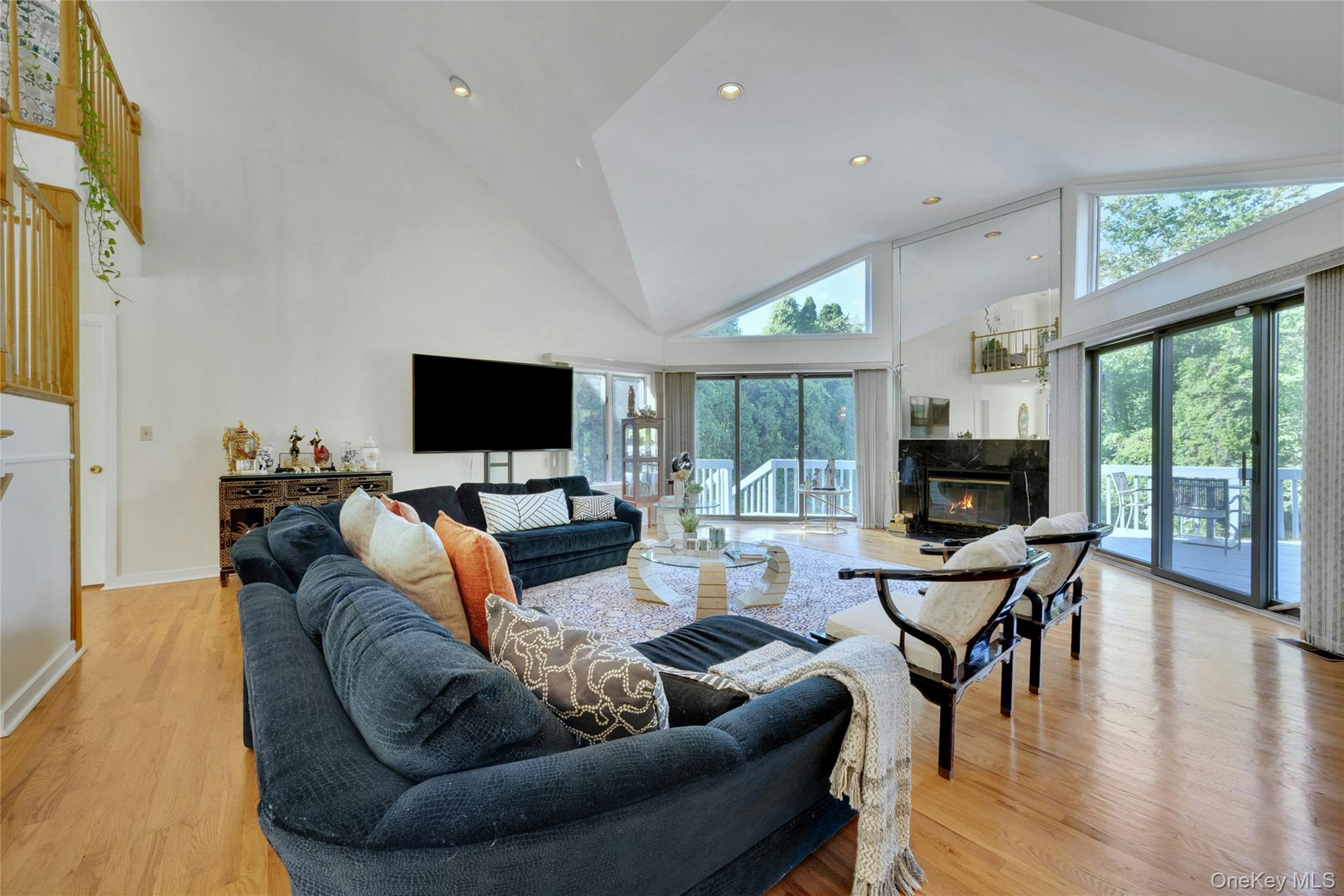 2 Meadowwood Lane – For Rent photo 5