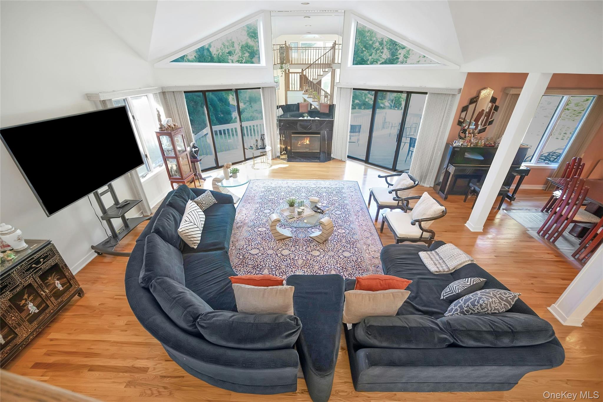 2 Meadowwood Lane – For Rent photo 16