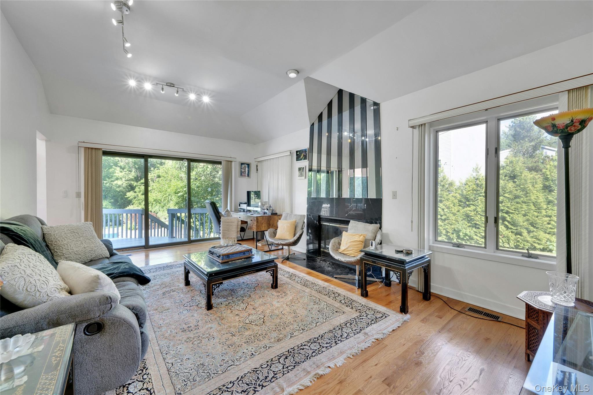 2 Meadowwood Lane – For Rent photo 12