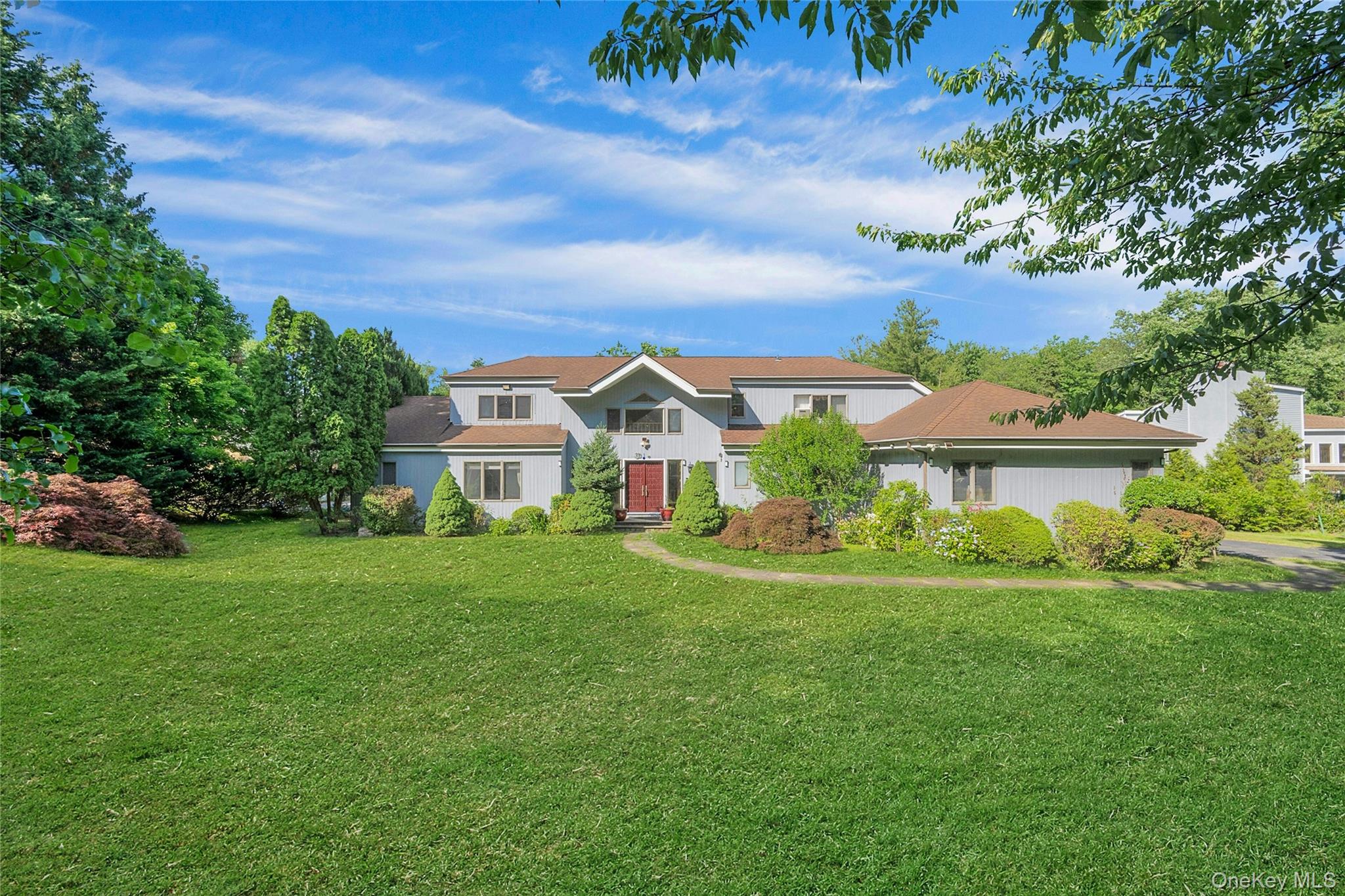 2 Meadowwood Lane – For Rent