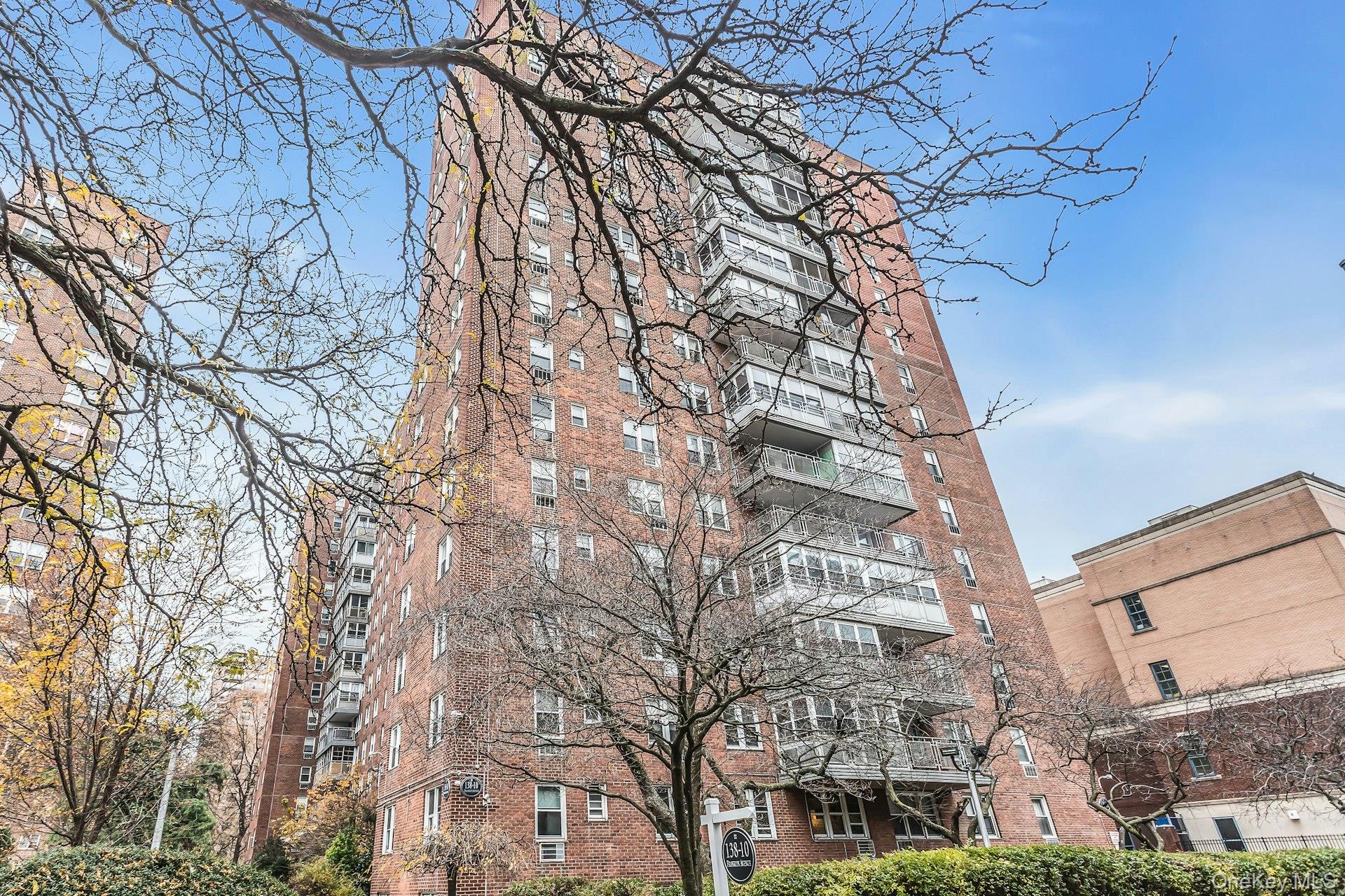 138-10 Franklin Avenue, Unit 9J photo 2
