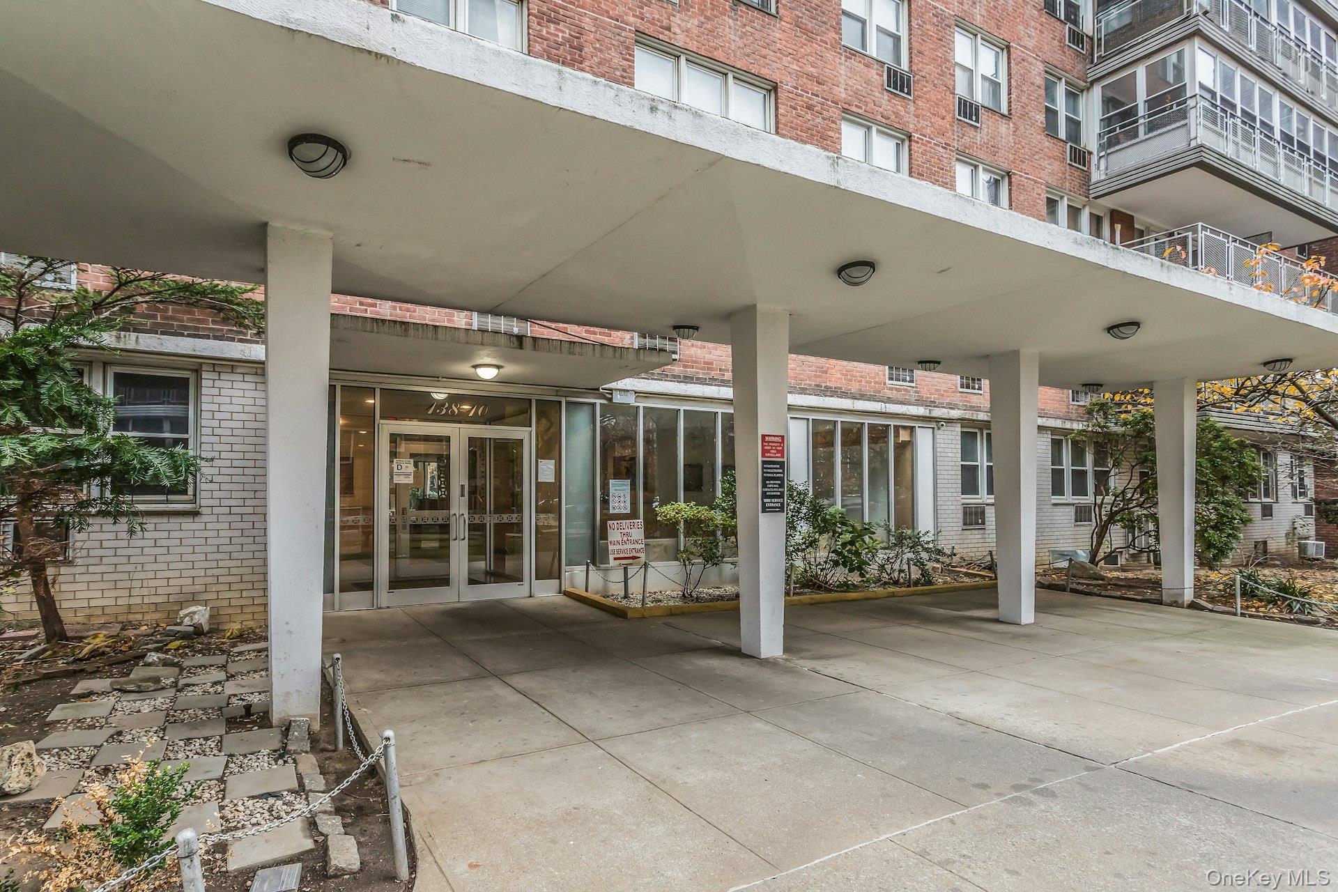 138-10 Franklin Avenue, Unit 9J photo 3