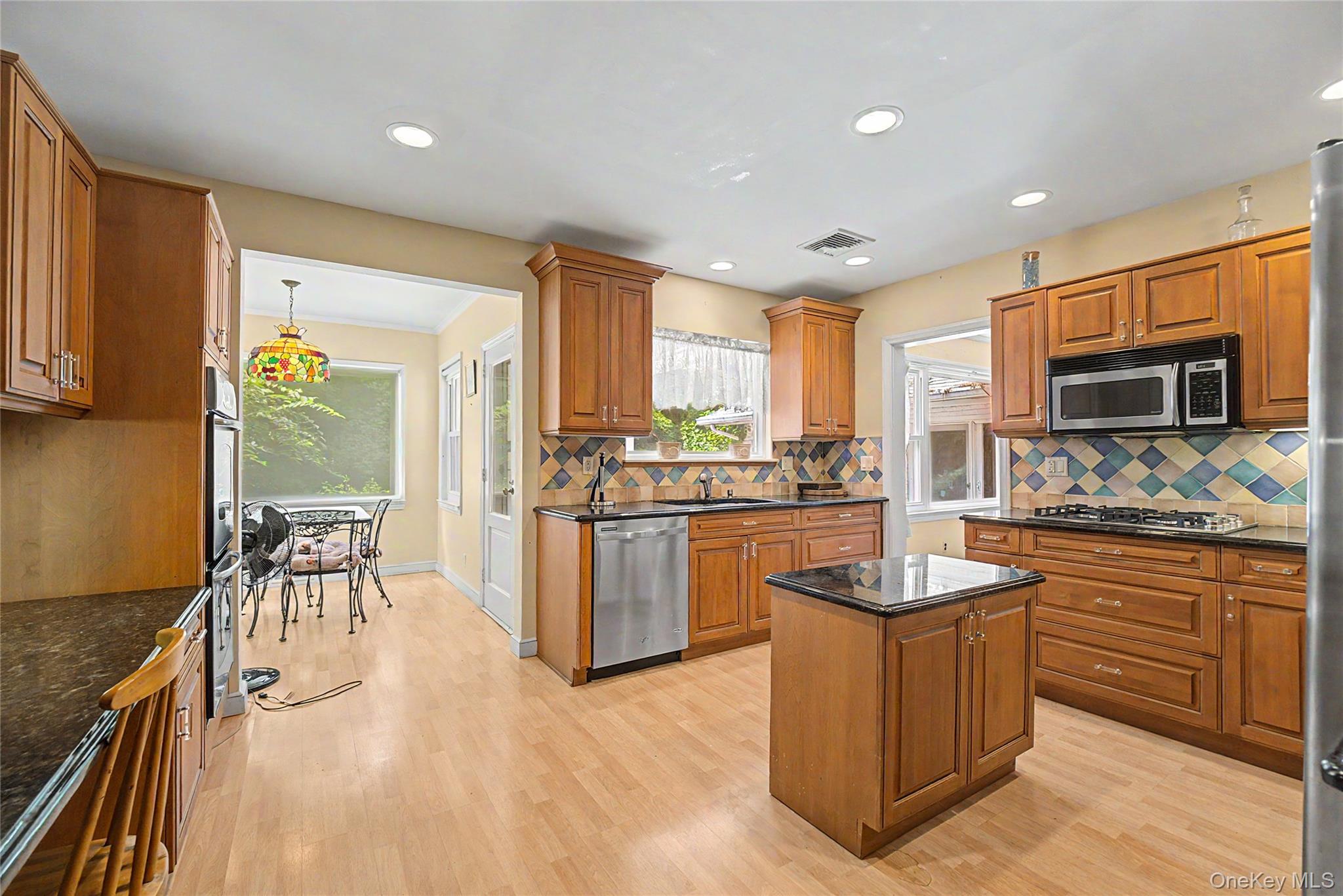 10 Hempton Road – For Rent photo 12