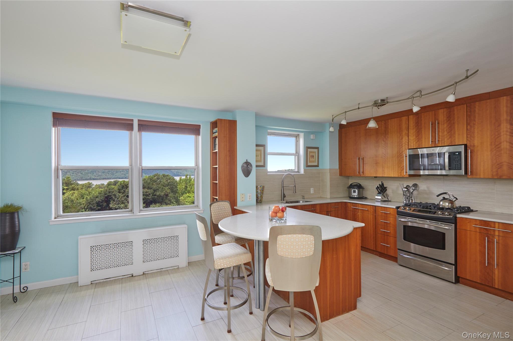 5900 Arlington Avenue, Unit 4B photo 4