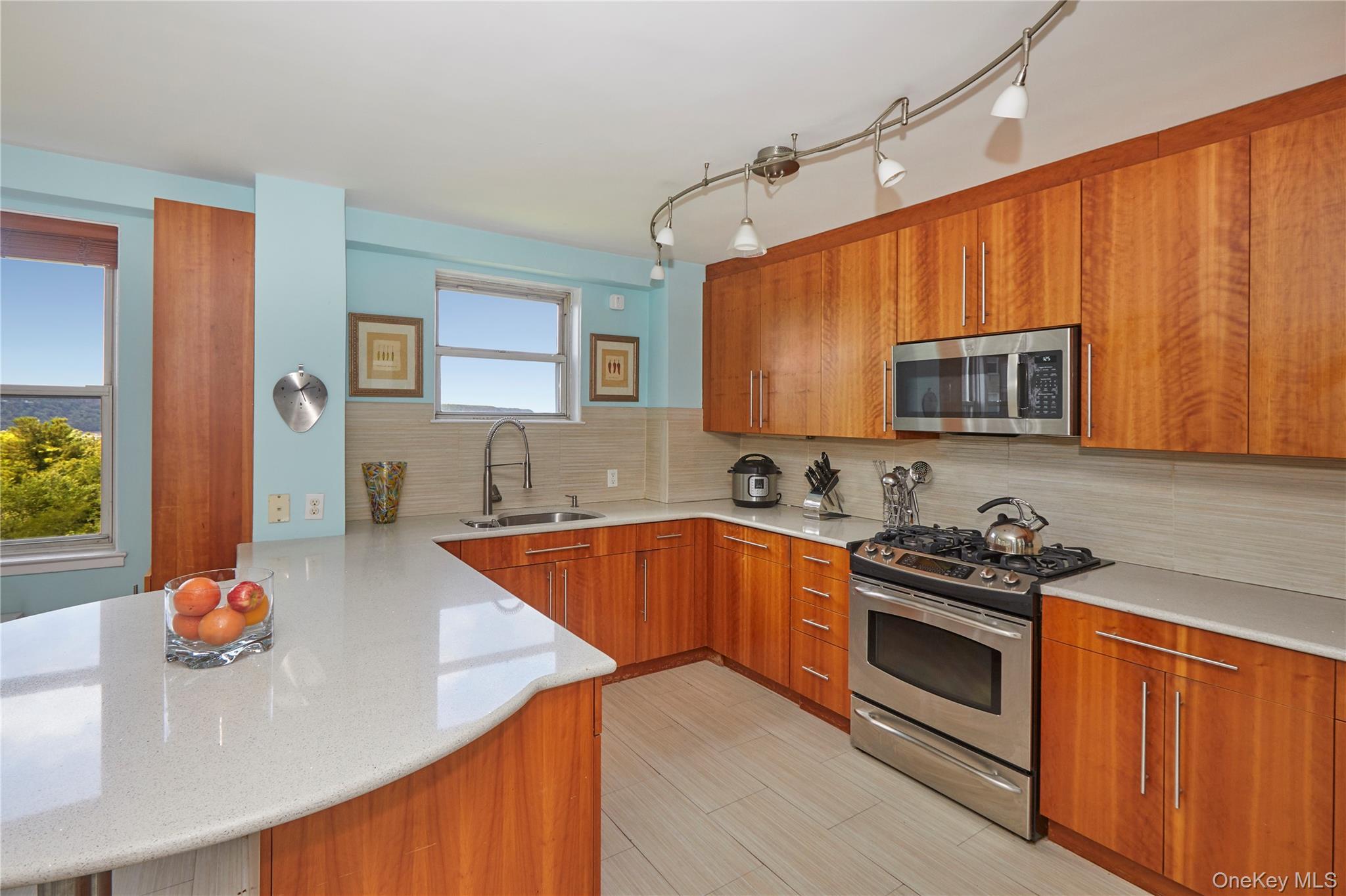 5900 Arlington Avenue, Unit 4B photo 5