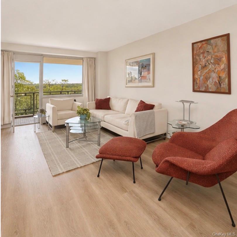 5900 Arlington Avenue, Unit 4B photo 2