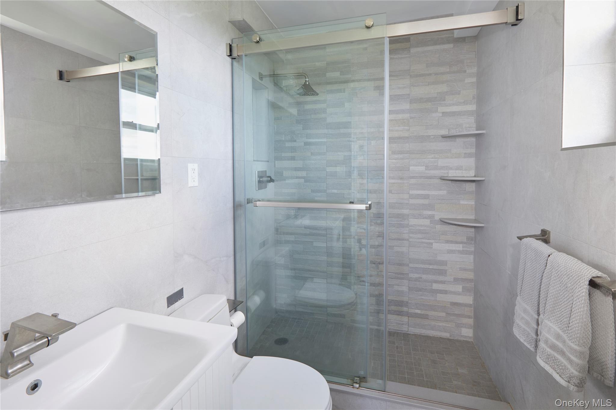 5900 Arlington Avenue, Unit 4B photo 9
