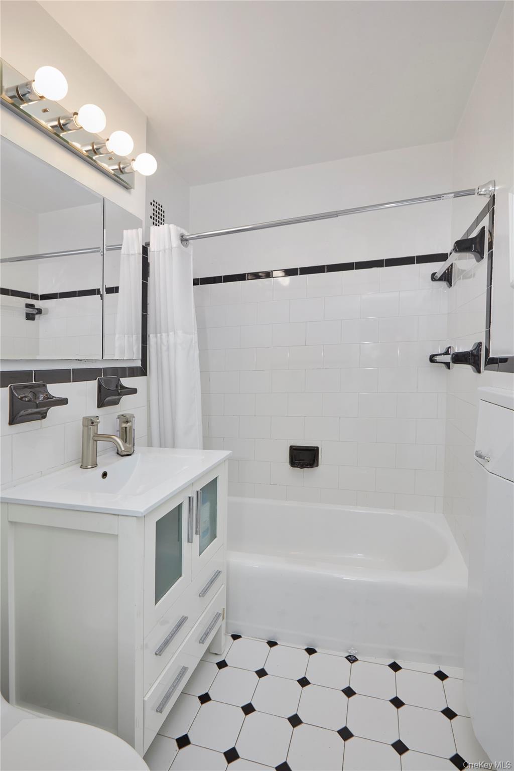 5900 Arlington Avenue, Unit 4B photo 8