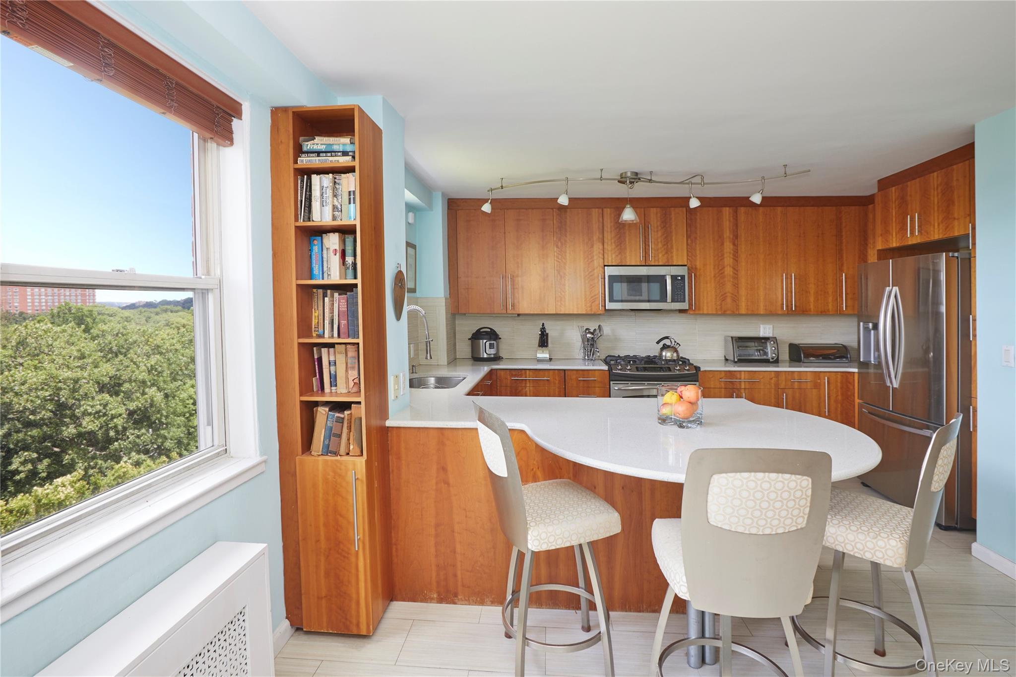 5900 Arlington Avenue, Unit 4B photo 3