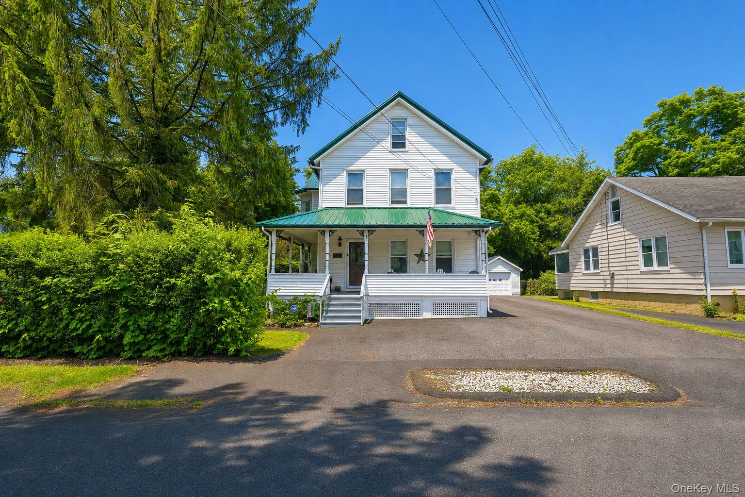 8 Bartlett Street – For Sale photo 3