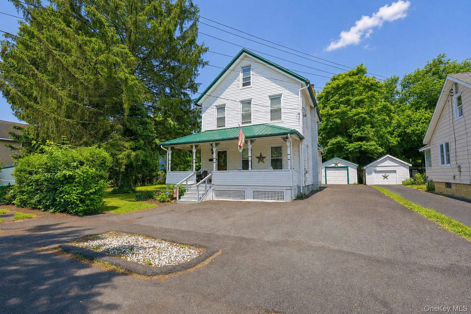 8 Bartlett Street – For Sale photo 2