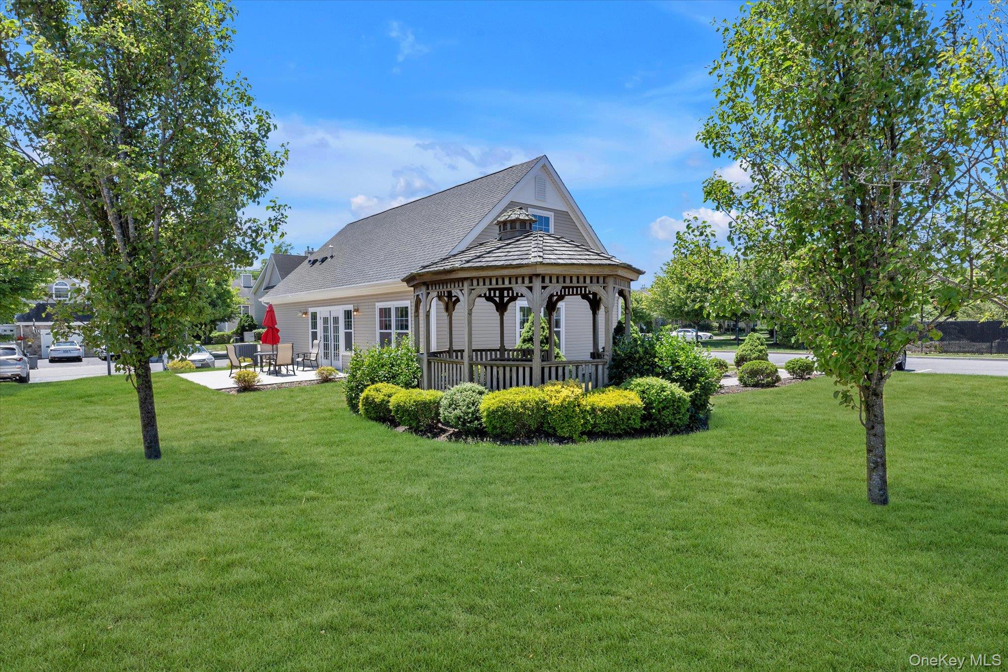 160 Christine Drive – For Sale photo 2