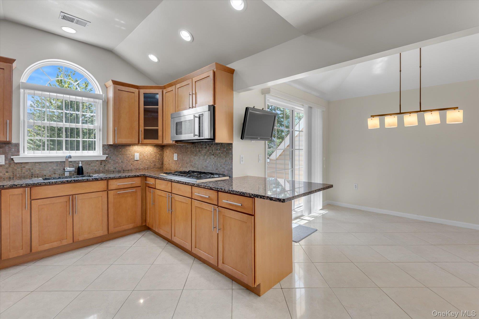 160 Christine Drive – For Sale photo 8