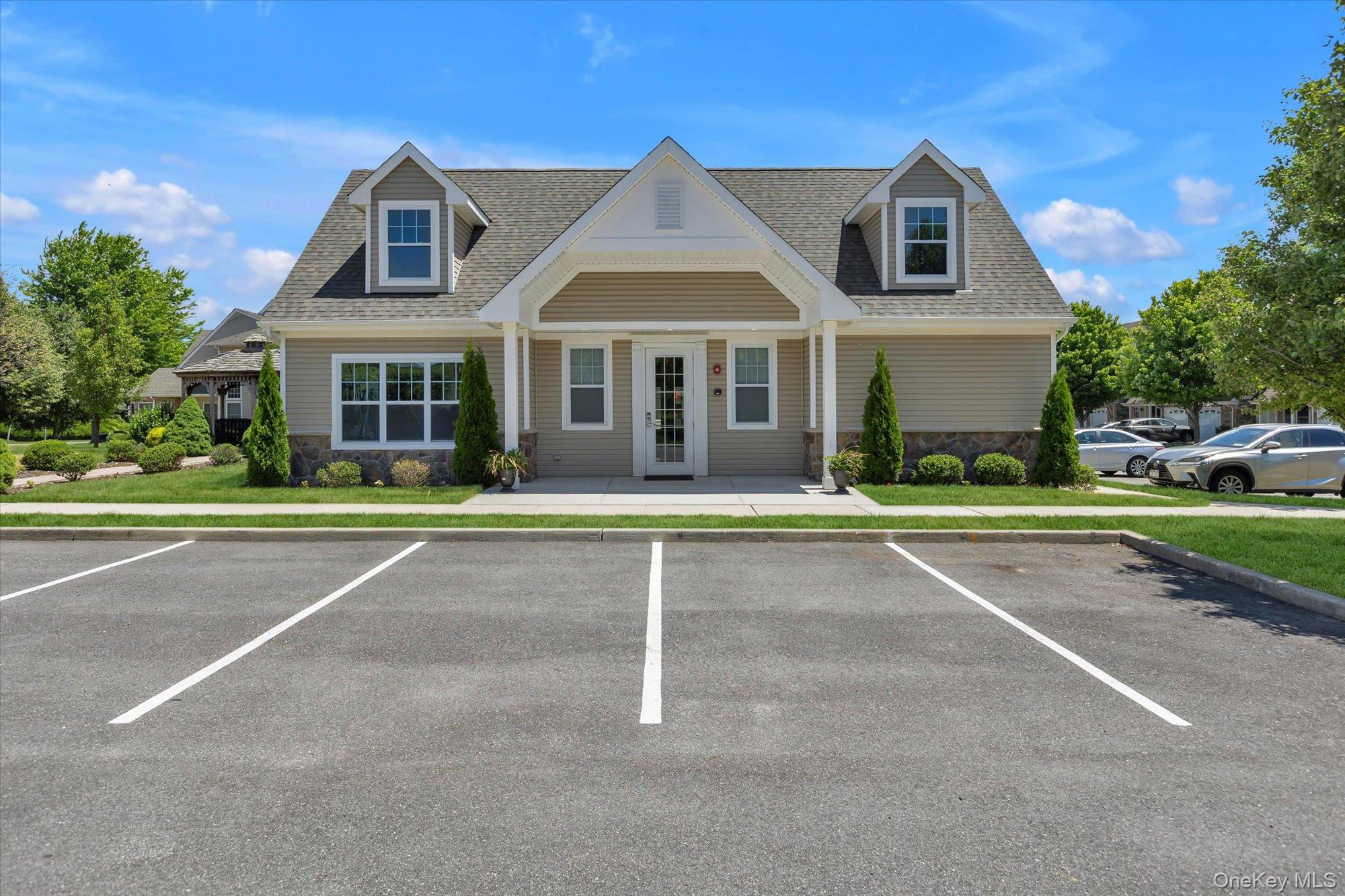 160 Christine Drive – For Sale photo 3