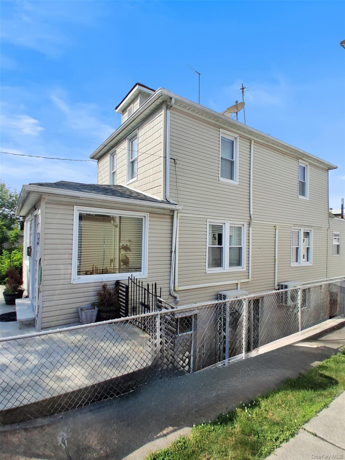 636 Logan Avenue – For Sale photo 2