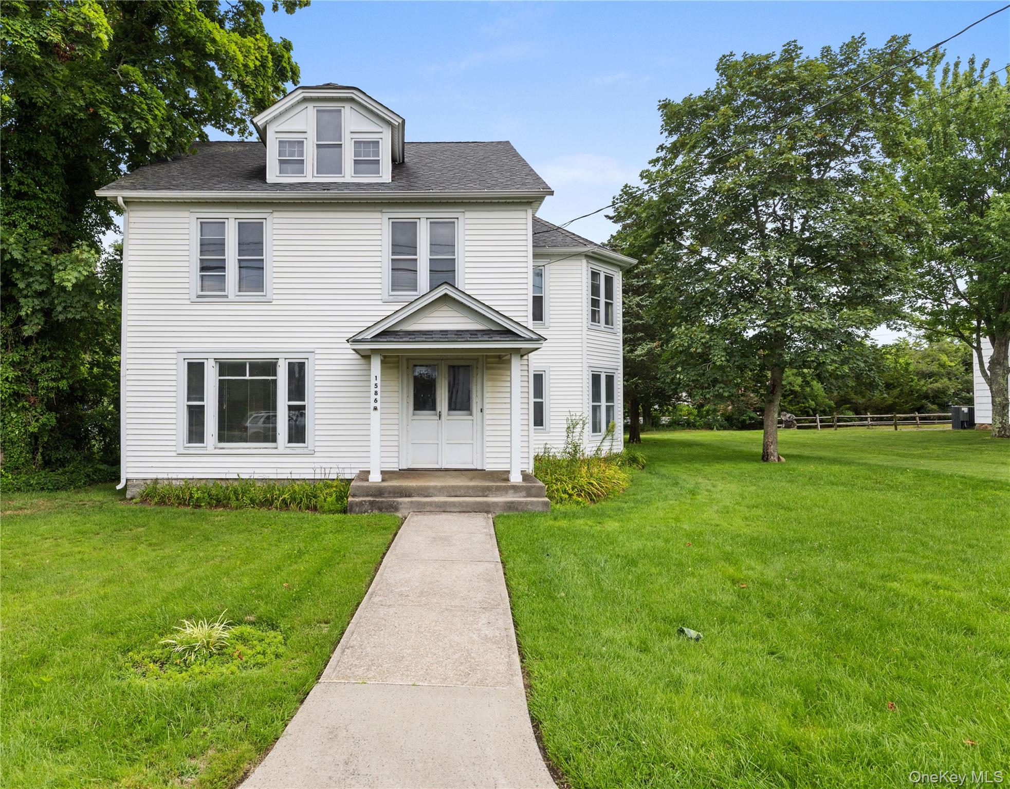 1586 Main Road – For Rent