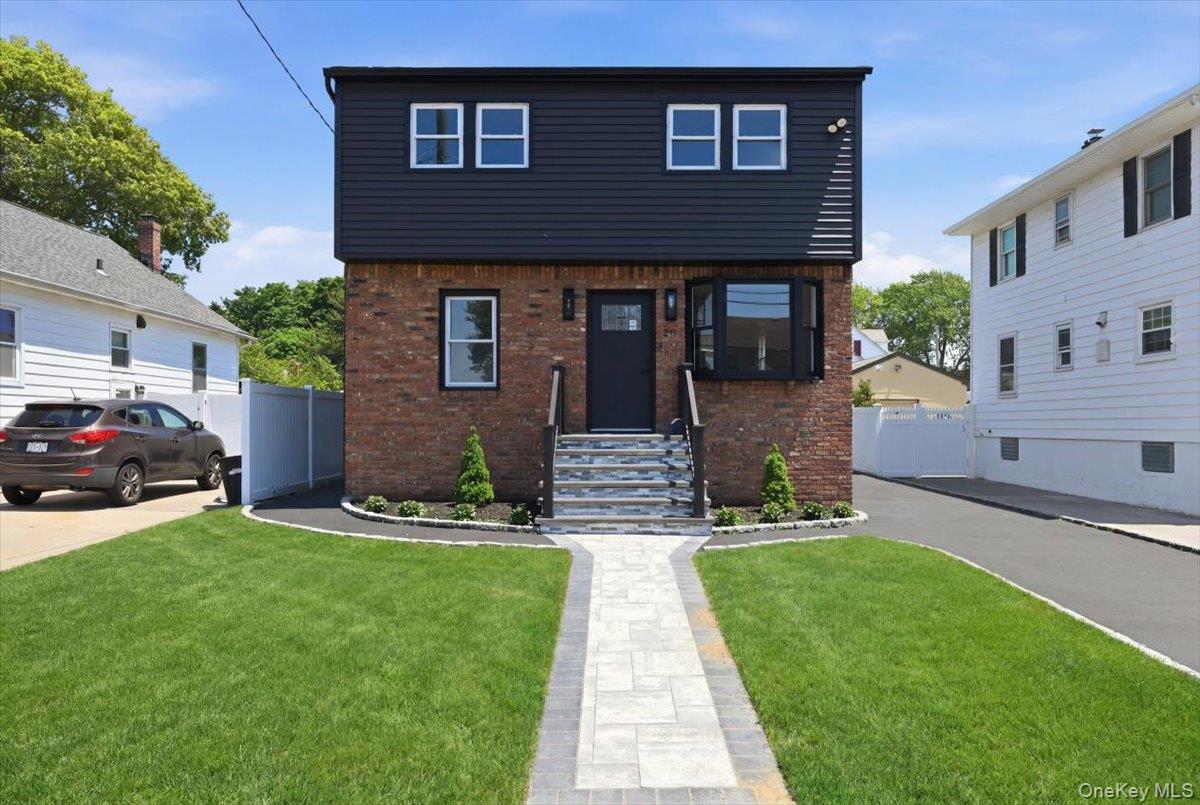 20 Wyona Avenue – For Sale photo 2
