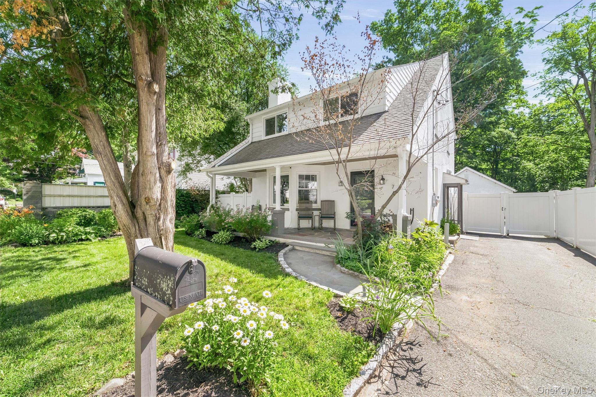 7 Brook Place – For Sale photo 2