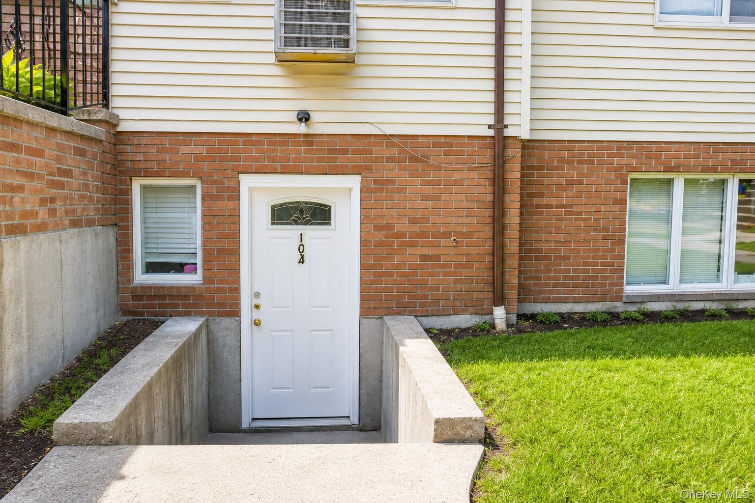 7 Stropkov Court, Unit 104 photo 2