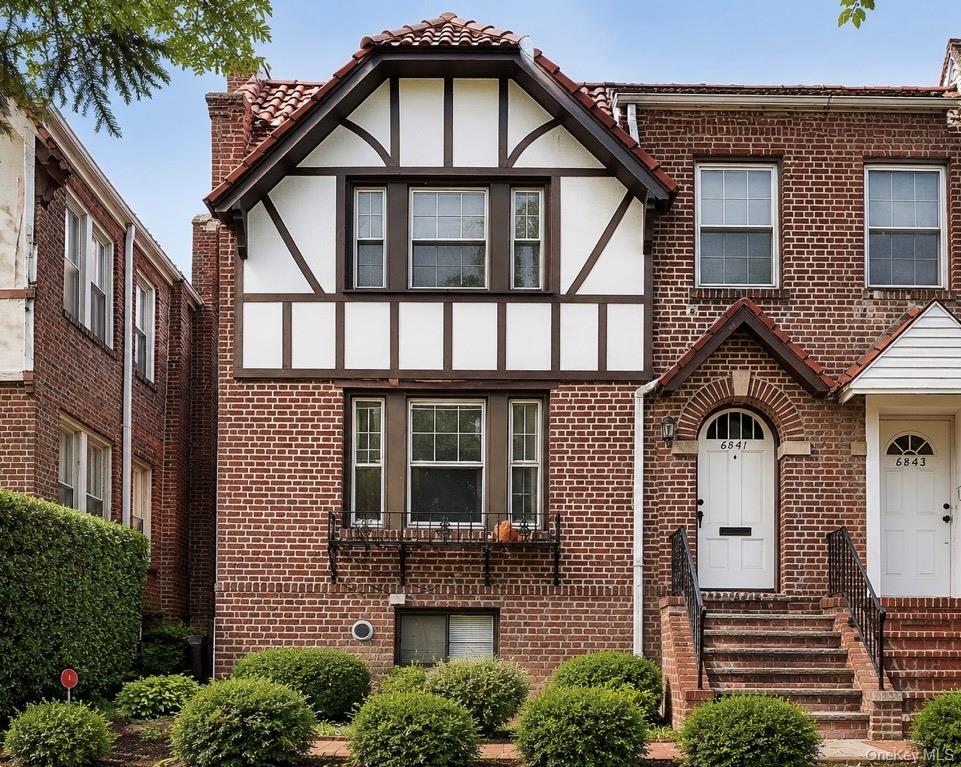 68-41 Dartmouth Street – For Sale