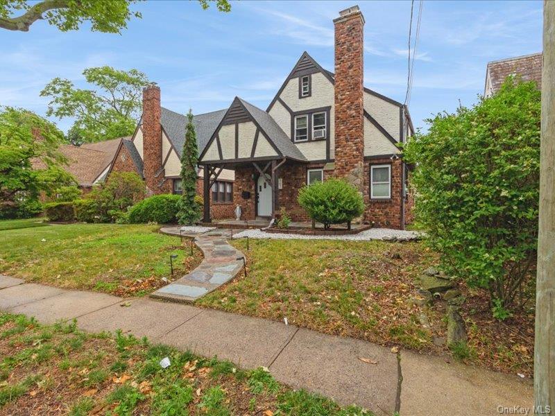 167 Lakeview Ave – For Sale
