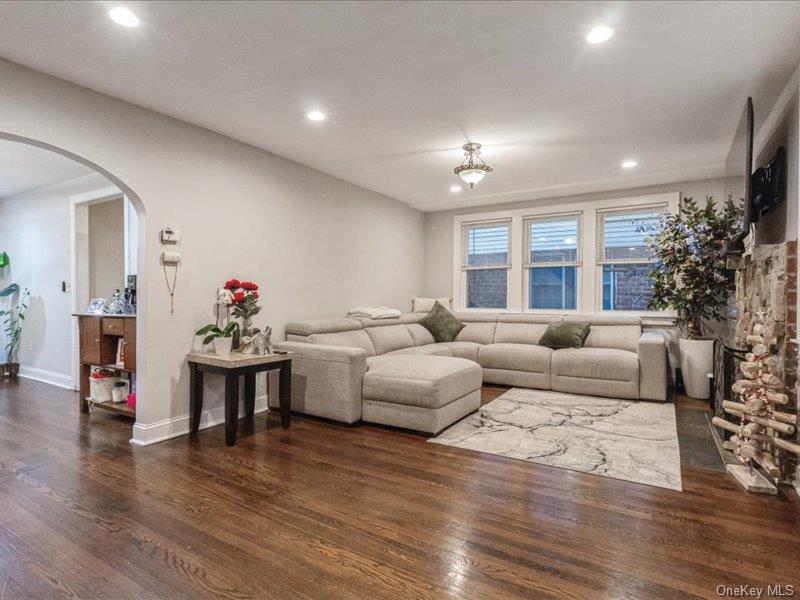 167 Lakeview Ave – For Sale photo 2