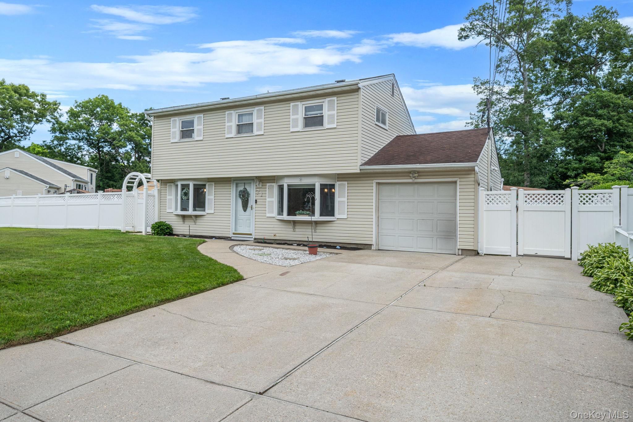 71 Colony Road – For Sale photo 2