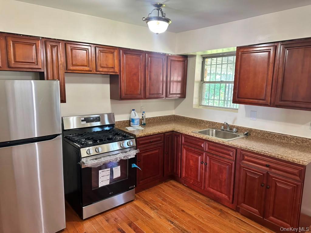 3885 Paulding Avenue – For Sale photo 2