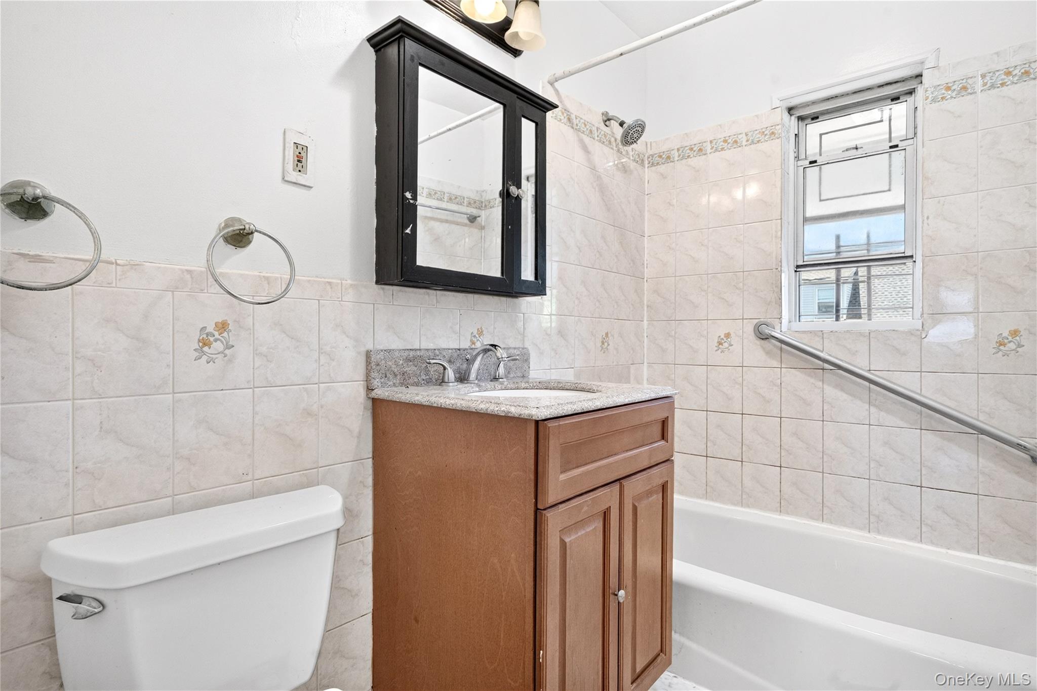 3885 Paulding Avenue – For Sale photo 7