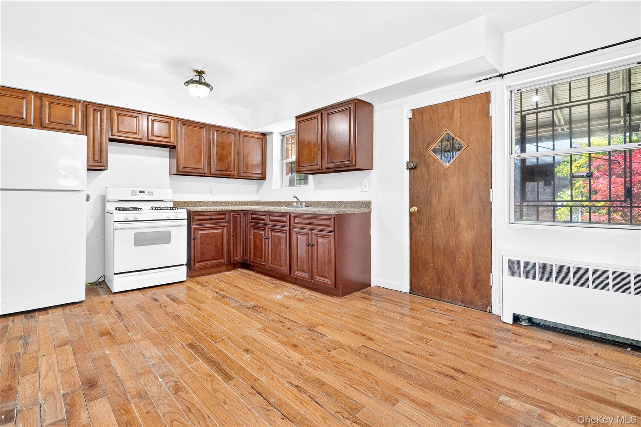 3885 Paulding Avenue – For Sale photo 5