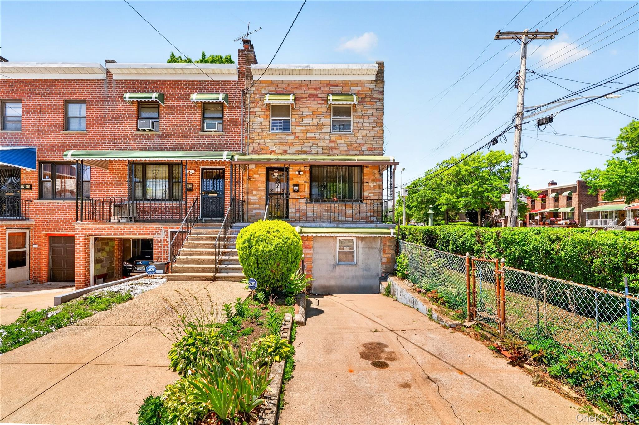 3885 Paulding Avenue – For Sale