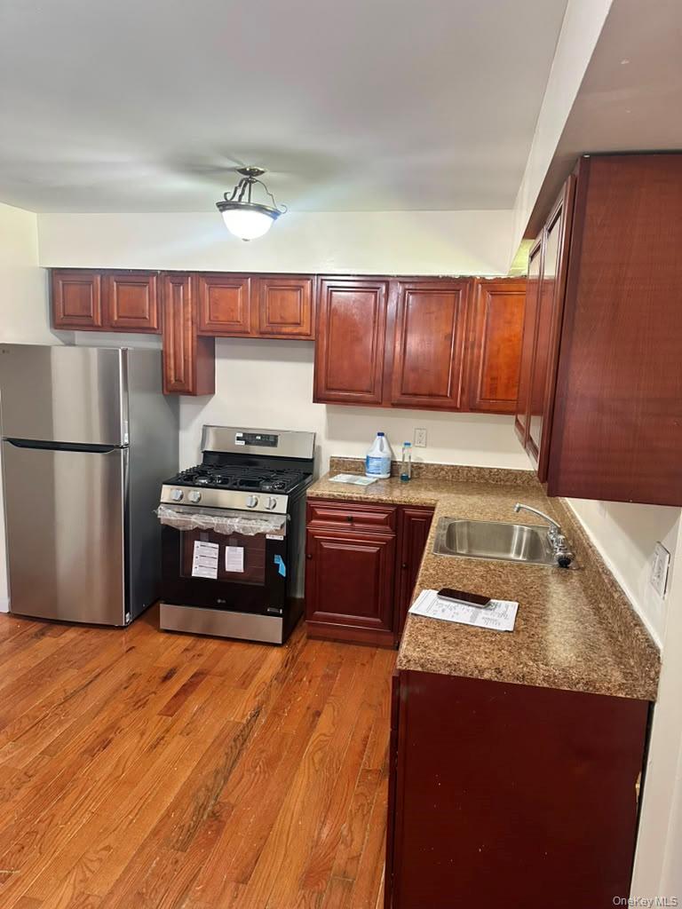 3885 Paulding Avenue – For Sale photo 3
