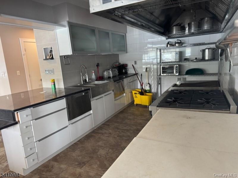 634 Jersey Avenue – For Rent photo 18